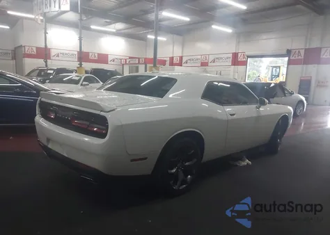 2018 Dodge Challenger Sxt Plus z USA, uszkodzony, nr VIN 2C3CDZAG8JH327779